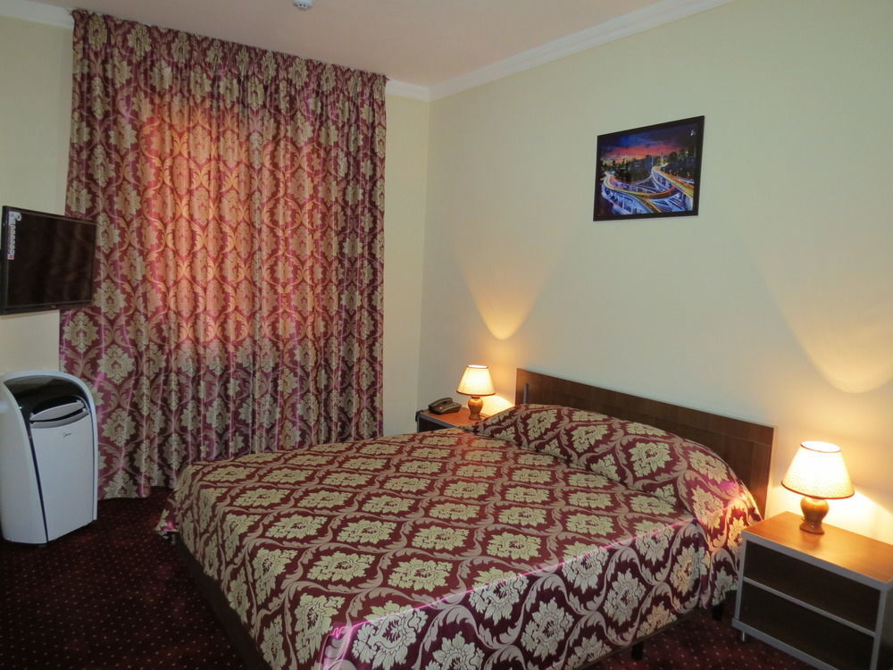 Rohat Hotel Chilonzor Ташкент Екстериор снимка